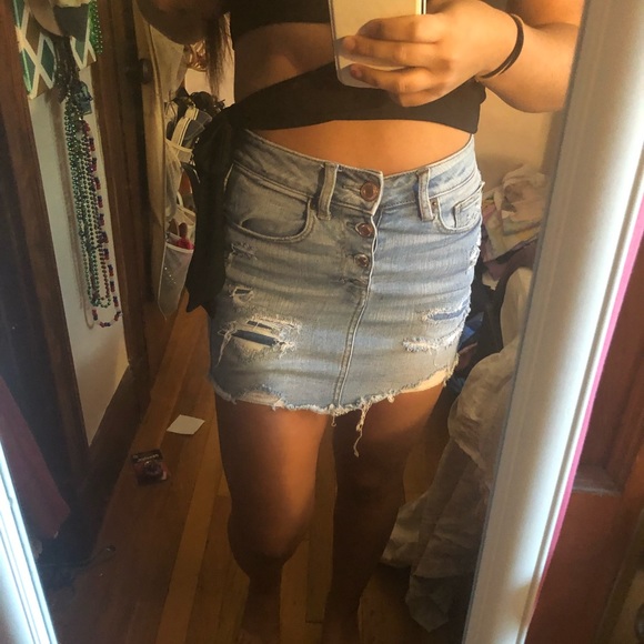 ⚡️AE distressed denim mini skirt ⚡️ - Picture 2 of 6